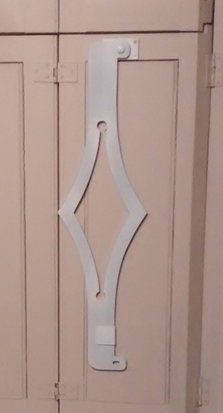 Gothic shape decorative bar in open position